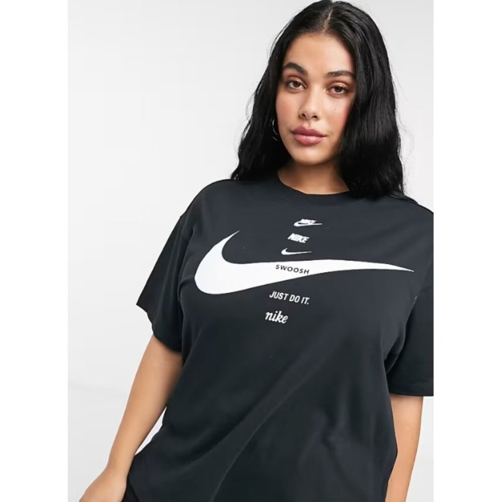 NIKE Swoosh Boyfriend Multi Logo Boxy T-shirt in Black/White - Size XL